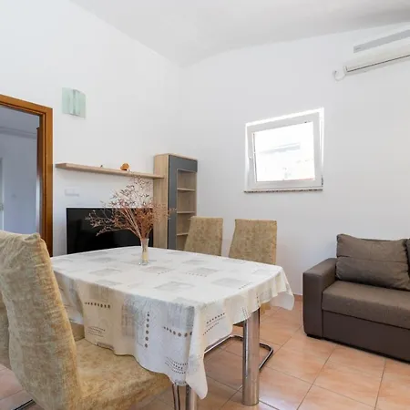 By The Sea Tkon, Pasman - 19914